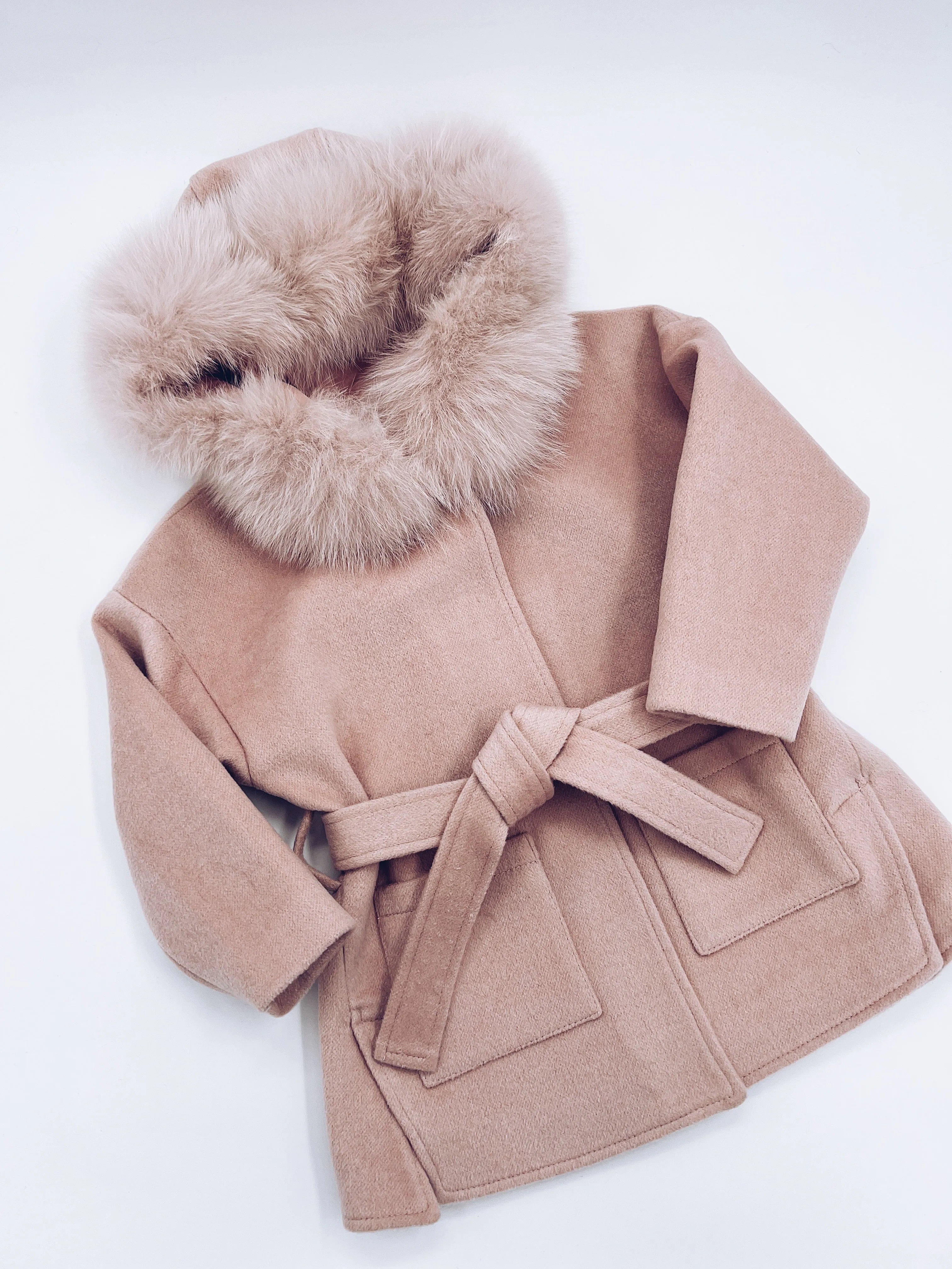 MI LOVES SIGNATURE Luxurious wool kids coat with Fox fur trim in Cappuccino/Dusty pink colour.