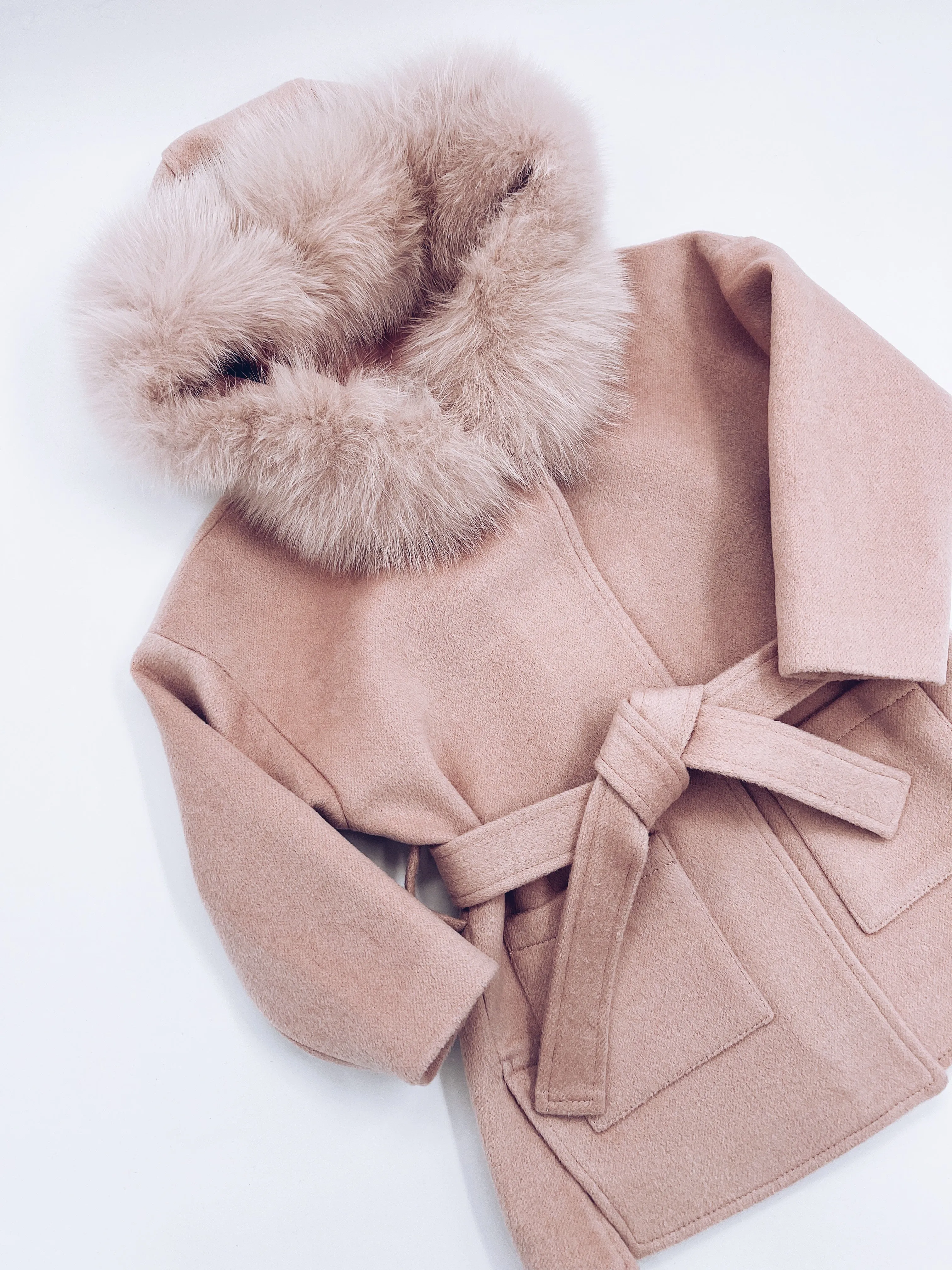 MI LOVES SIGNATURE Luxurious wool kids coat with Fox fur trim in Cappuccino/Dusty pink colour.