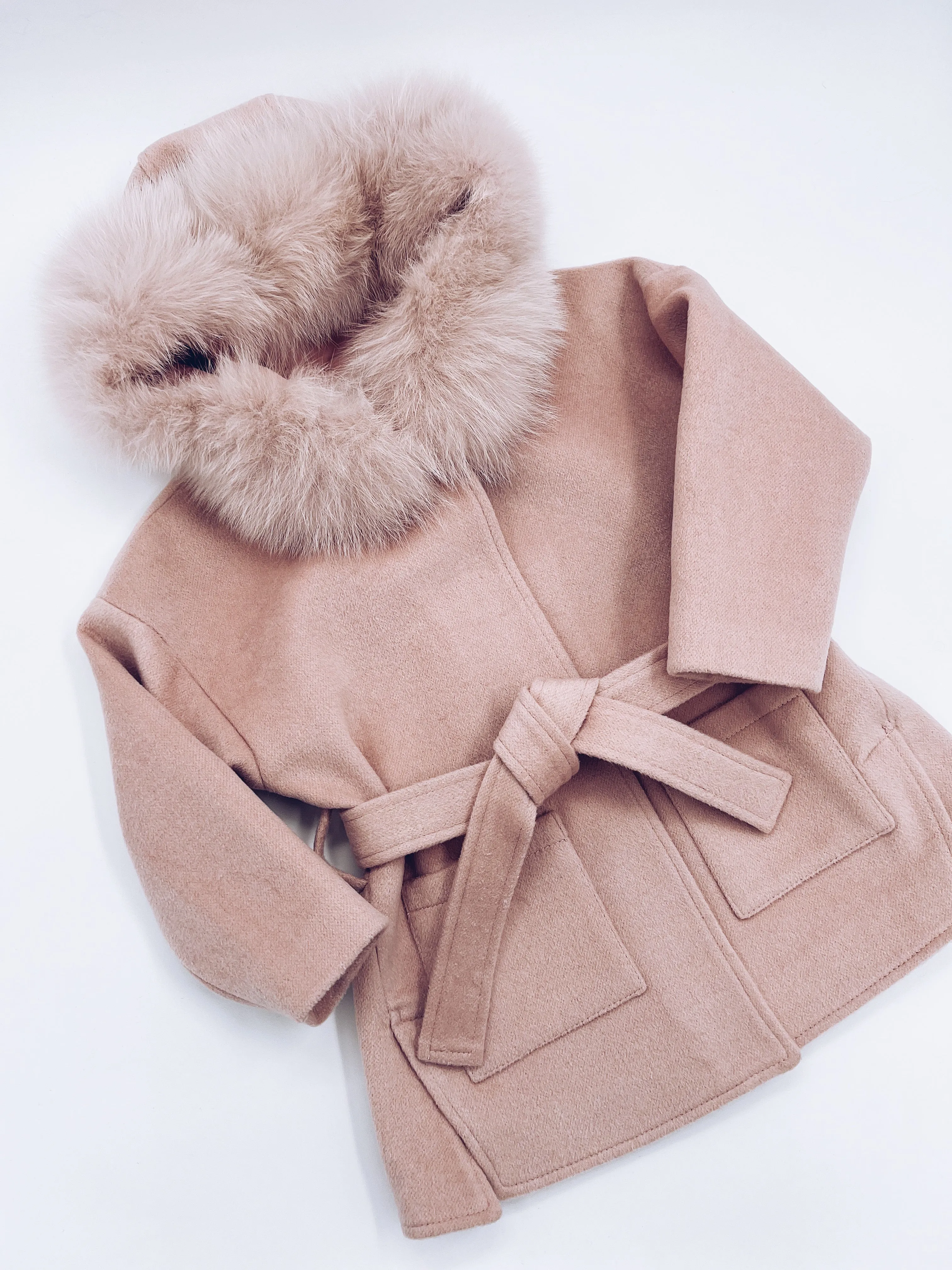 MI LOVES SIGNATURE Luxurious wool kids coat with Fox fur trim in Cappuccino/Dusty pink colour.