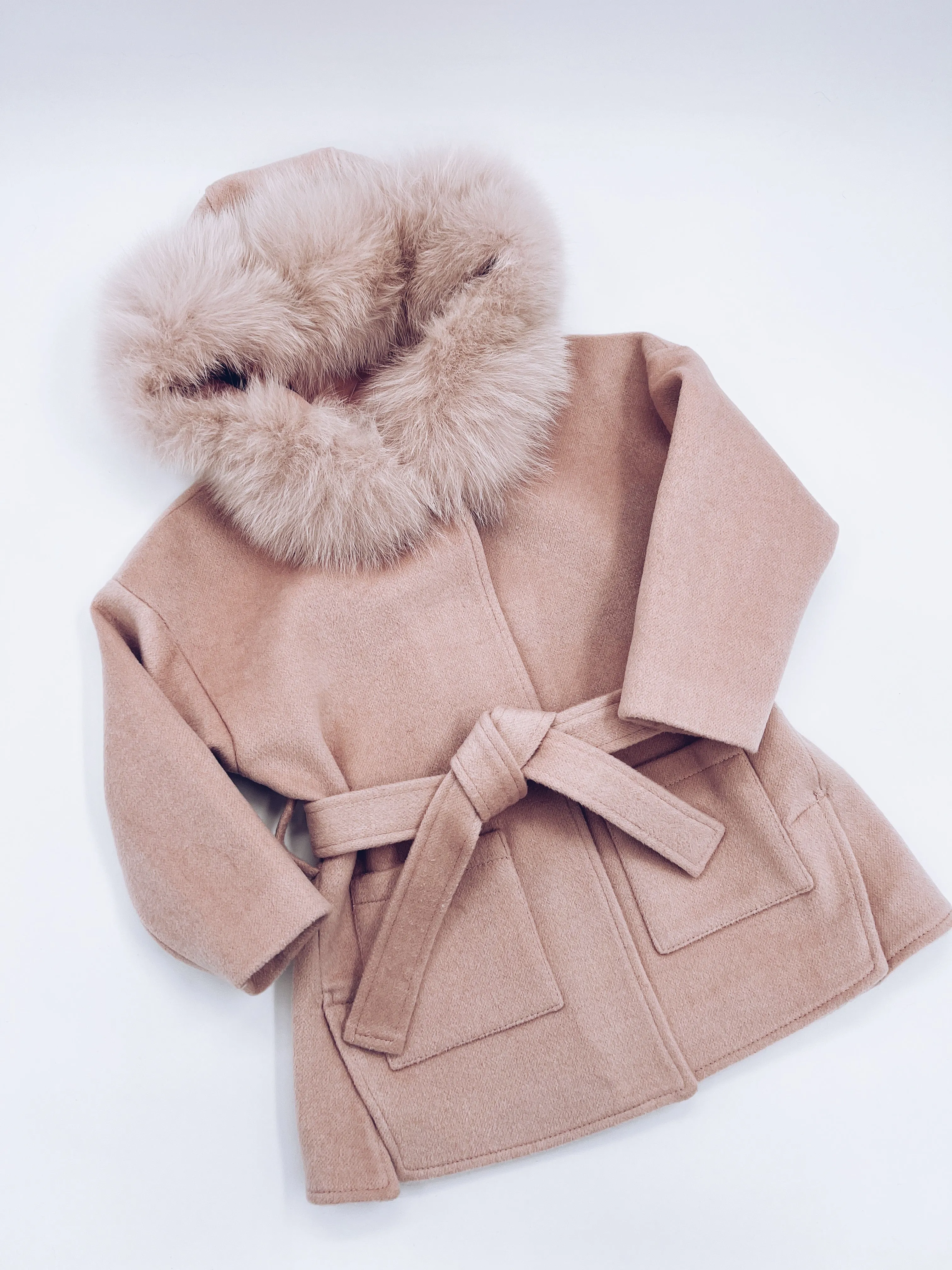 MI LOVES SIGNATURE Luxurious wool kids coat with Fox fur trim in Cappuccino/Dusty pink colour.
