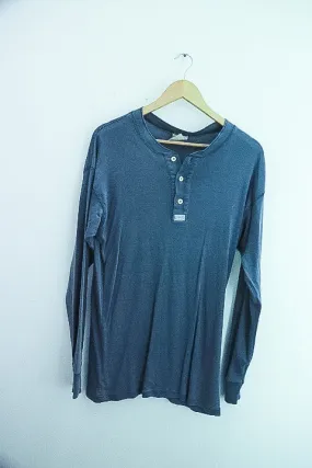 Vintage Levi's three button mens blue long sleeve tees L