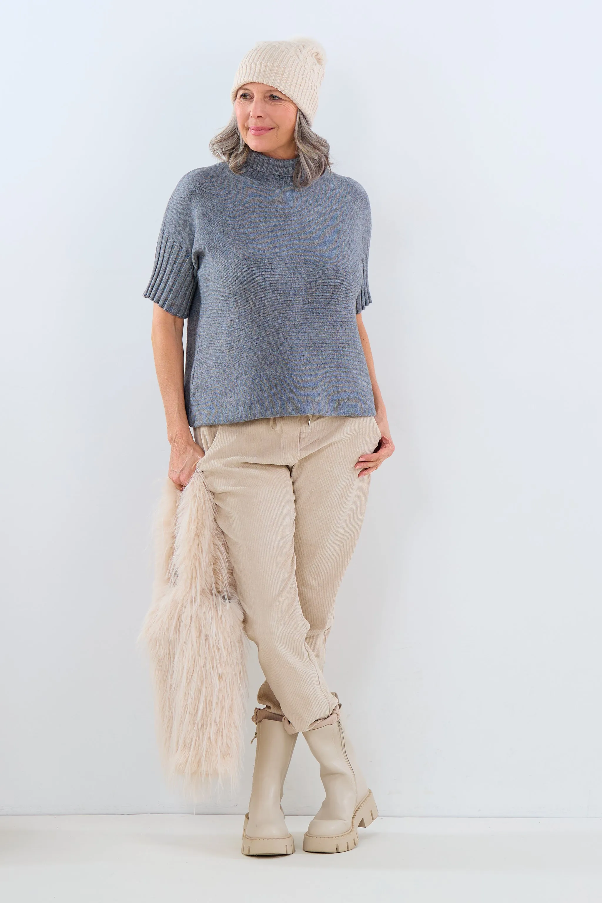Weicher Kurzarm Pulli mit turtleneck, grau