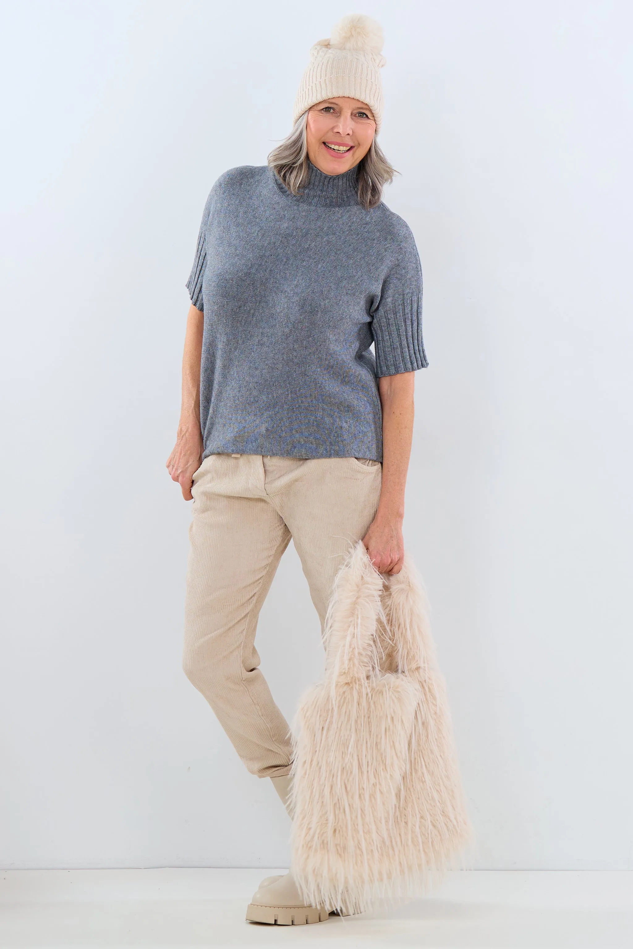 Weicher Kurzarm Pulli mit turtleneck, grau
